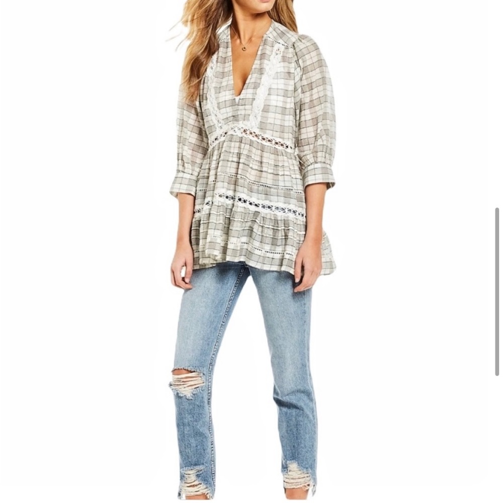 Free People Tunic with dropped peplum waist
3/4 length sleeves - Picture 2 of 10